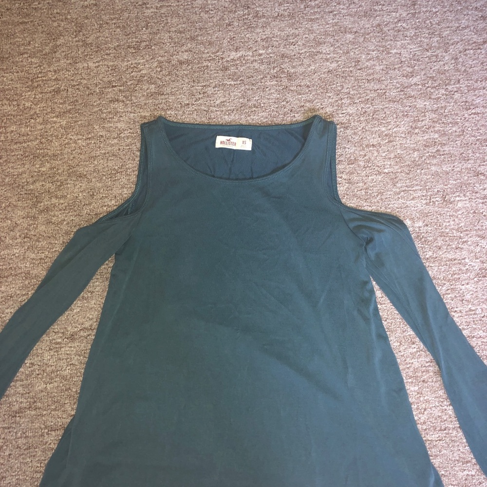 Hollister top